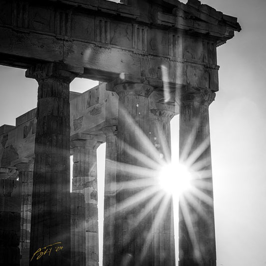 The sun and the pillars