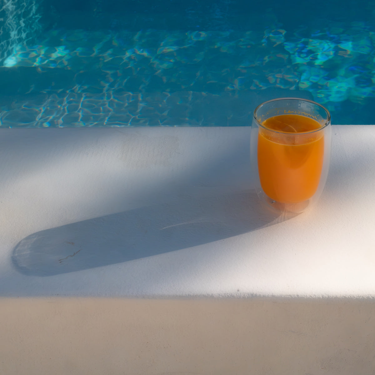 Kykladen I – Orange am Pool