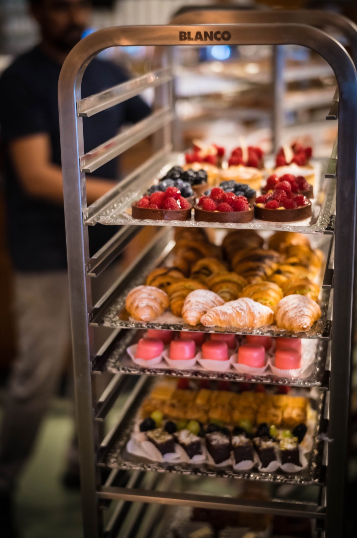 Etagere mit belegten Brötchen – Motiv