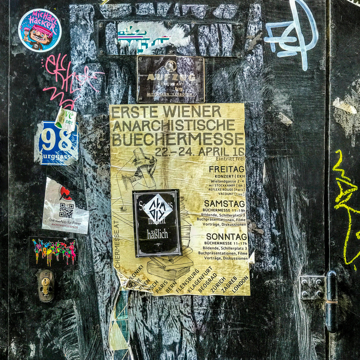 Erste Wiener anarchistische Buechermesse von AresDKY – vollständiges Motiv aus der Steinway-Ausstellung